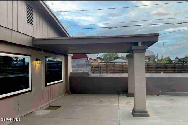 Building Photo - 3225 Fort Blvd Rental