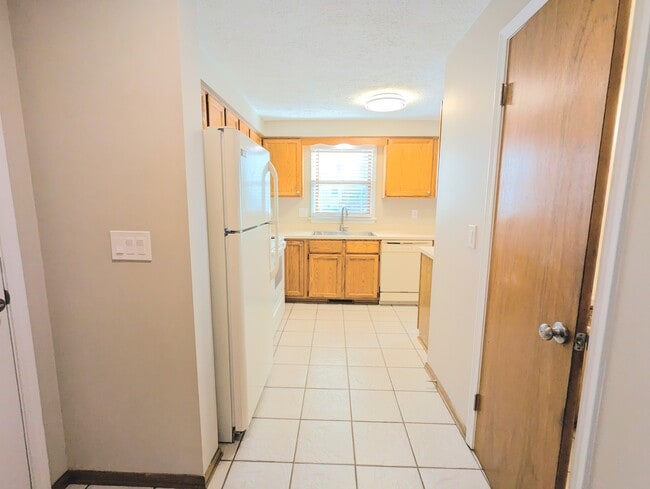 Photo - 289 Deerhurst Ln