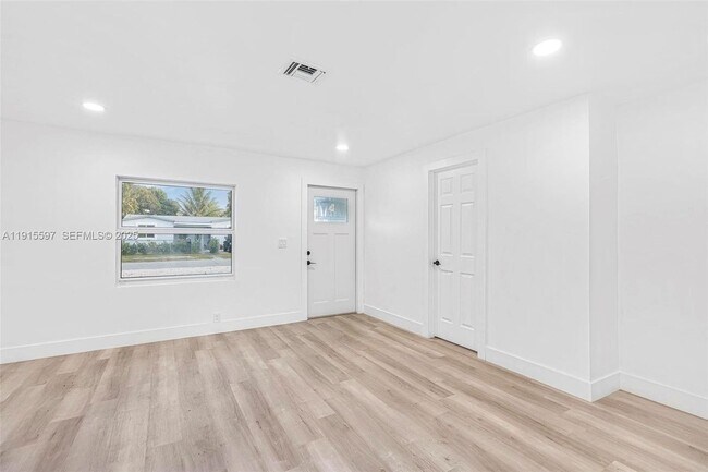 Photo - 216 NE 160th St