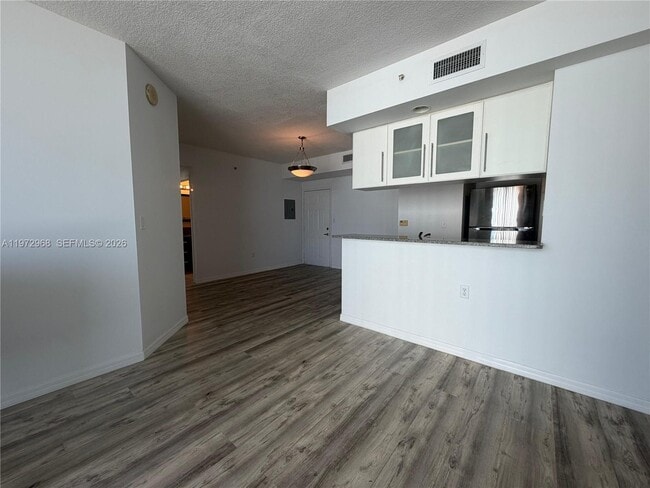 Photo - 275 NE 18th St Unidad 2009