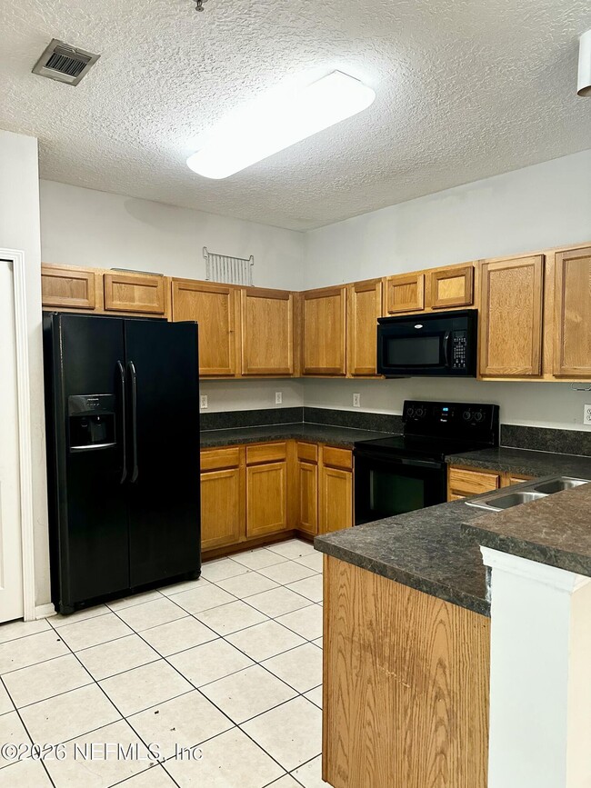 Building Photo - 6985 Ortega Woods Dr Unit 8