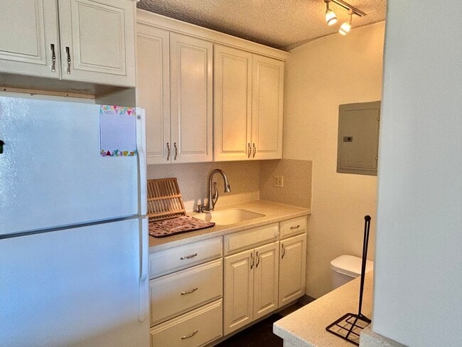 Photo - Kinau Lanais Furn. 1 Bdrm., 1 bathroom with 1 cov'd/sec'd  parking Unit 1507