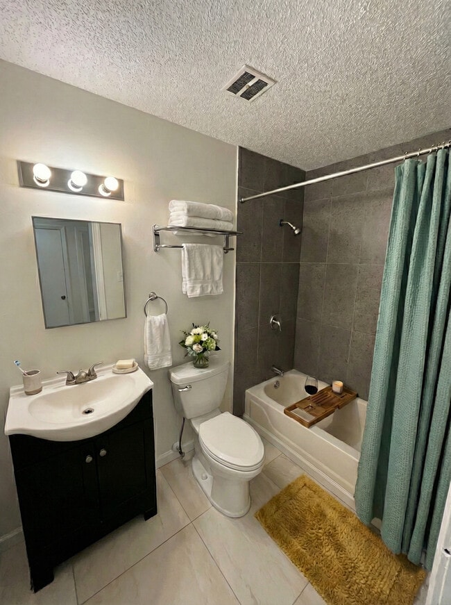 Photo - Robindale-East Apartments