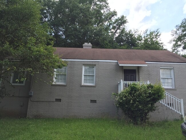 **AVAILABLE NOW**3 Bedroom / 1 Bathroom Ho... - **AVAILABLE NOW**3 Bedroom / 1 Bathroom Ho... House