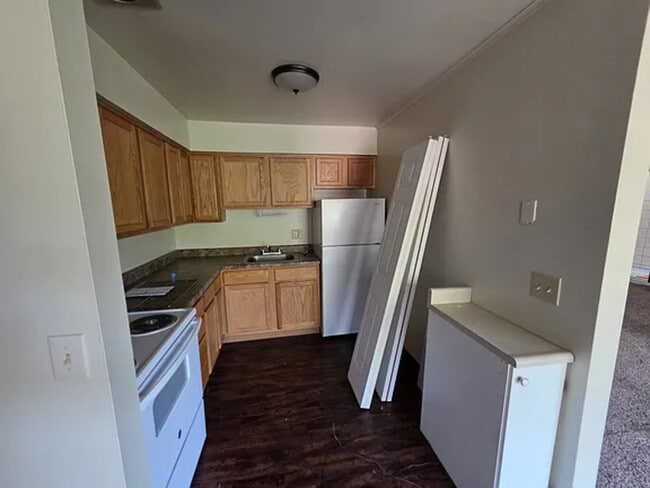 Photo - 751 Sylvester Way