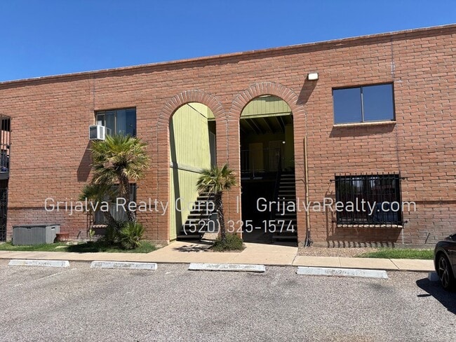 Building Photo - **MOVE-IN SPECIAL ** Spacious 2 Bedroom, 1... Rental