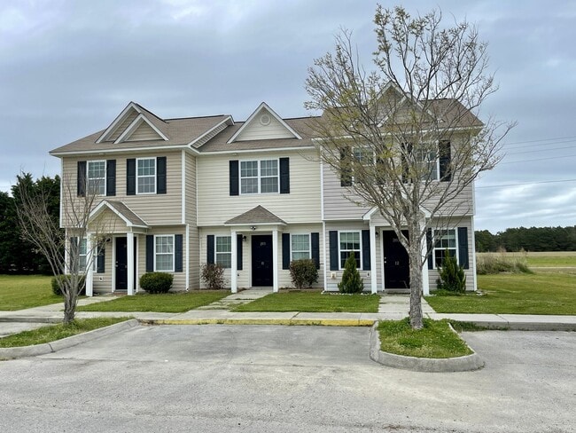 Building Photo - Charming 2BR Townhome Minutes from Hwy 172 Back Gate
