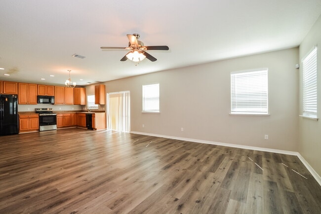 Photo - 2237 Aitkin Loop