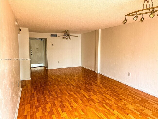 Photo - 3860 NE 170th St Unit 311