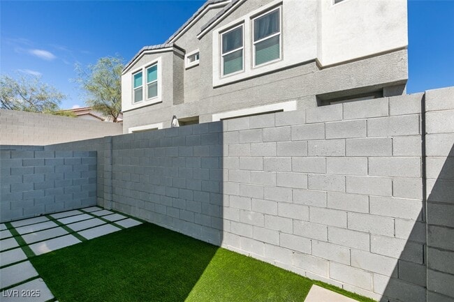 Building Photo - 6229 Mangler St