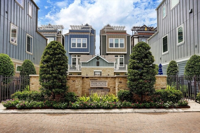 Building Photo - 704 N Shepherd Dr Rental