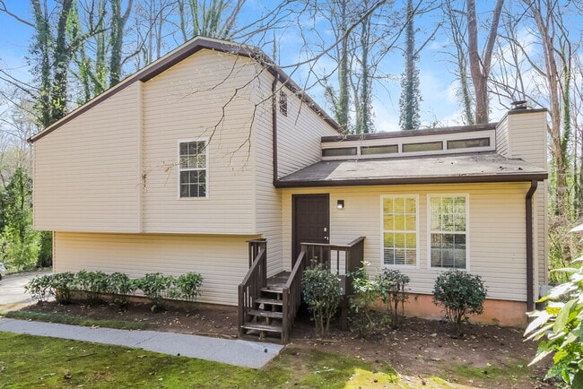 Building Photo - 770 Dover St