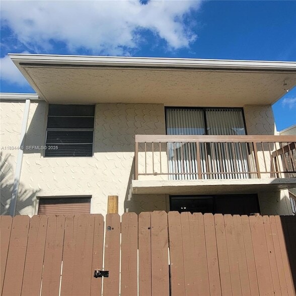 Building Photo - 8301 SW 142nd Ave Unit A209