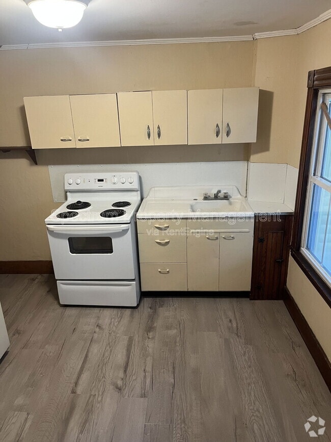 Building Photo - 16 Park St Unit 3 Rental