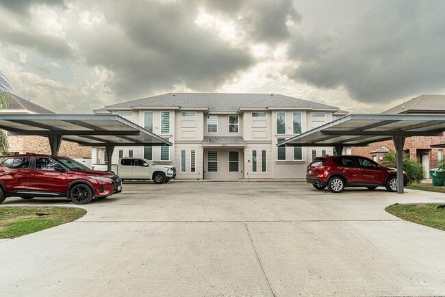 Building Photo - 9 W Fig Ave Unit 1