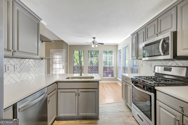 Photo - 82 Prestwick Ln