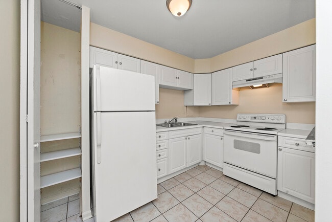 Photo - 1446 N Dearborn St Unit D2