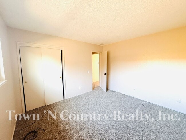 Photo - 215 W Alvin Dr Unit 002