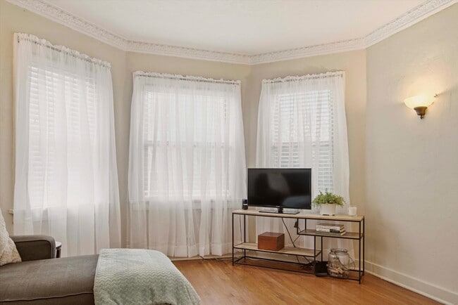 4514 Broadway Unit #2A