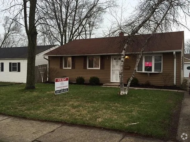 Building Photo - 3 Bedroom with 2 Car Garage in Waukegan Rental