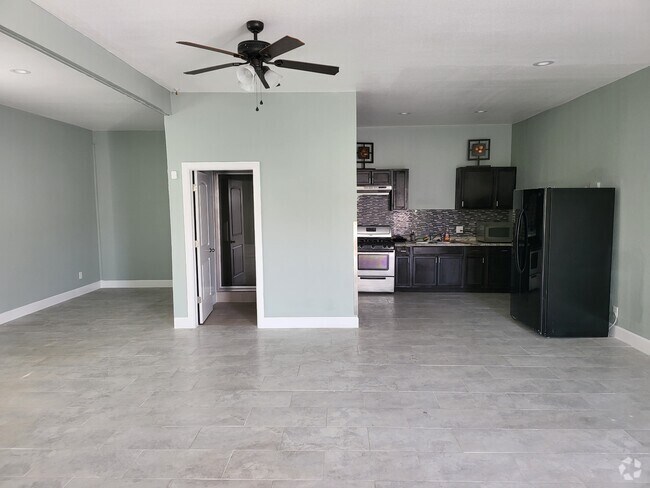 Building Photo - 6000 Trowbridge Dr Rental