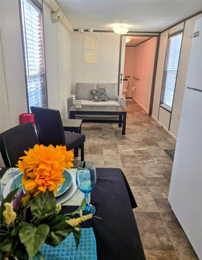 12207 Lynda Dr