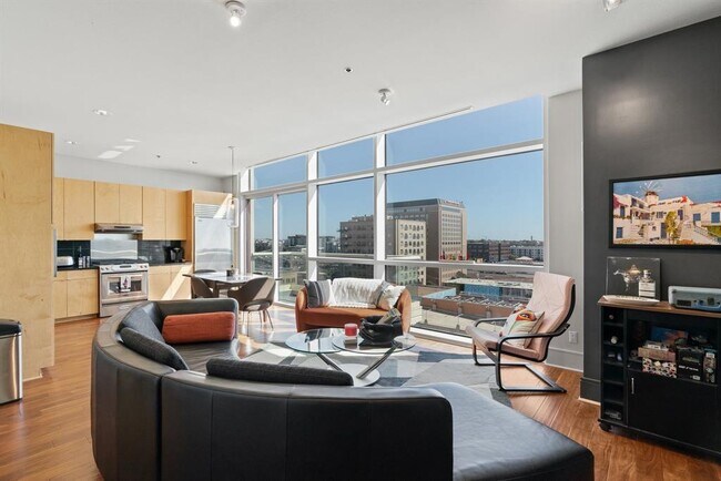 Photo - 555 E 5th St. Unidad 927 Rental