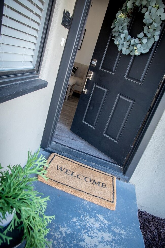 Photo - Darling 2 bedroom 1 Bath Exeter Charmer