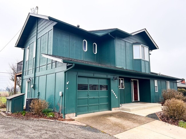 Photo - 4BD/2BA SUBURBAN HOME IN COBURG