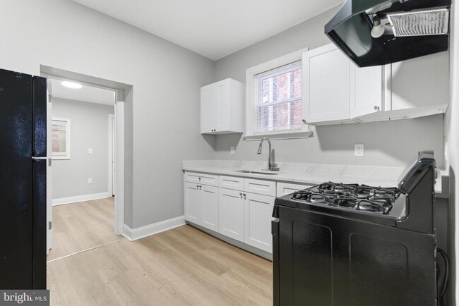 Photo - 6433 Vine St