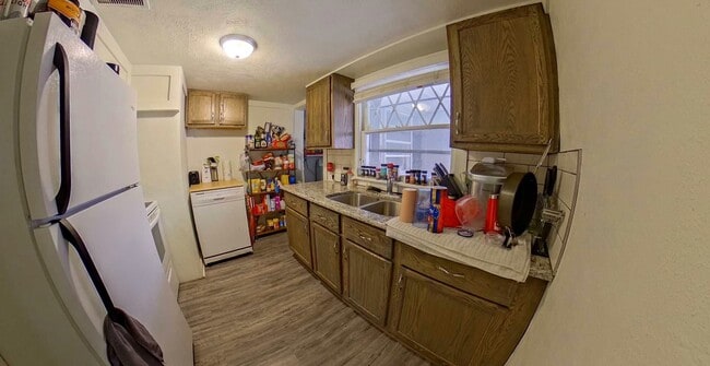 Building Photo - 512 Bluemont Ave Unit 2 Rental
