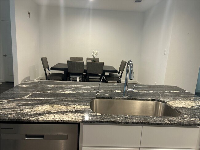 Photo - 1119 Fringed Bluestar Dr