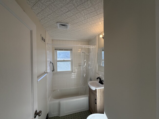 Photo - 32 Glenellen Rd Unit 2