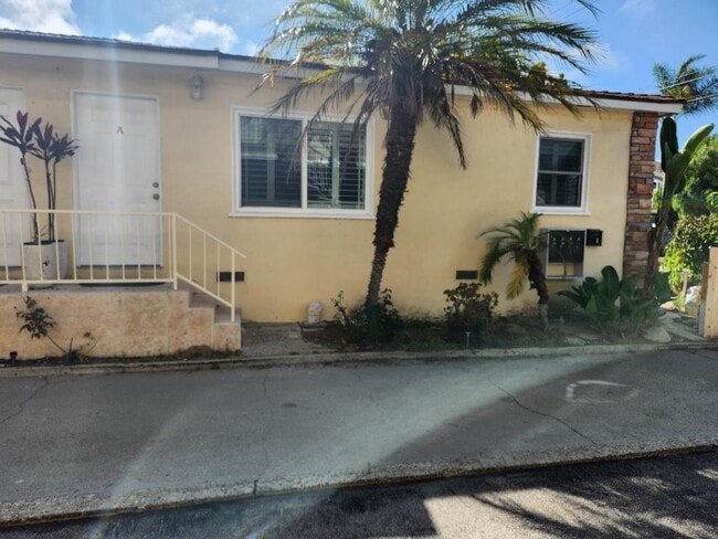 Building Photo - 2226 Mathews Ave Unit APT A