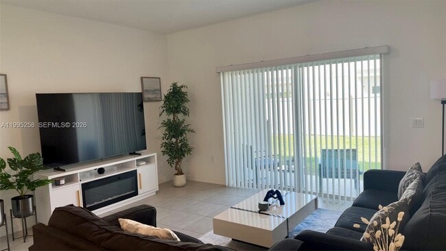 Photo - 3381 Composition St