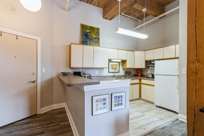 Photo - 308 W 8th St