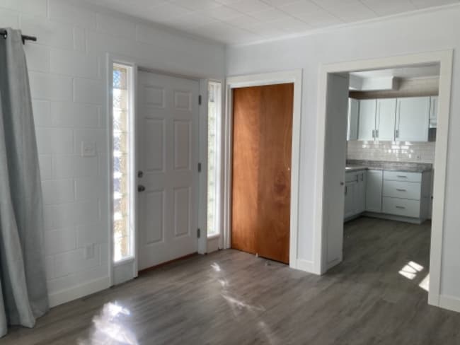 Photo - 711 Summit St