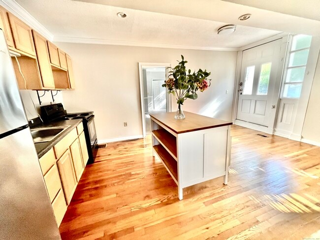 Building Photo - 2 Academy St Unit 1f Rental