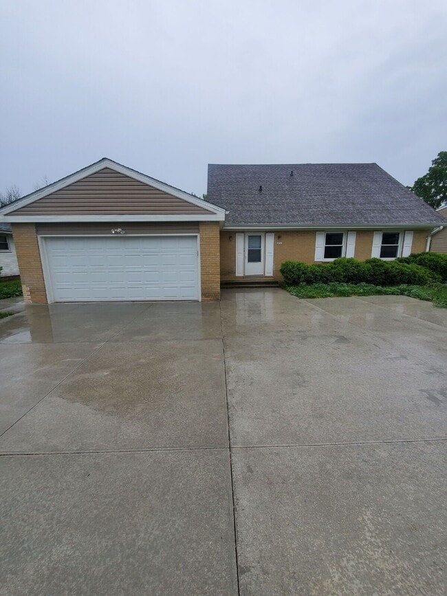 Building Photo - 2841 Santa Fe Trail