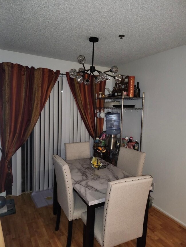 Photo - 2480 Montrose Ave Unidad 7