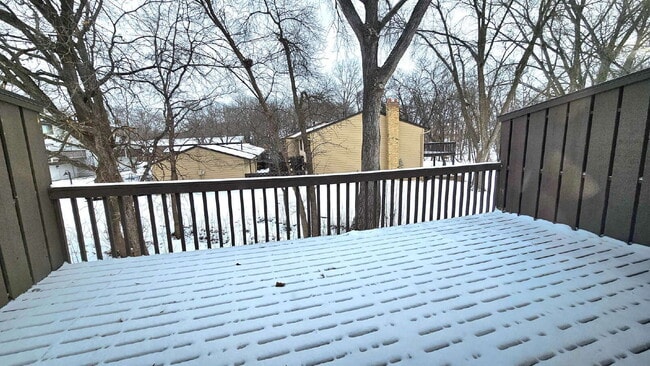 Photo - "Charming 3-Bed Townhouse with 2 Full Baths and Spacious 1,492 Sq Ft in Maple Grove!"