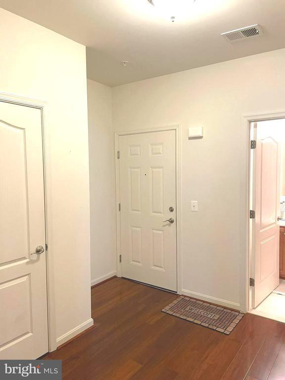 Photo - 7401 Travertine Dr Unidad 302