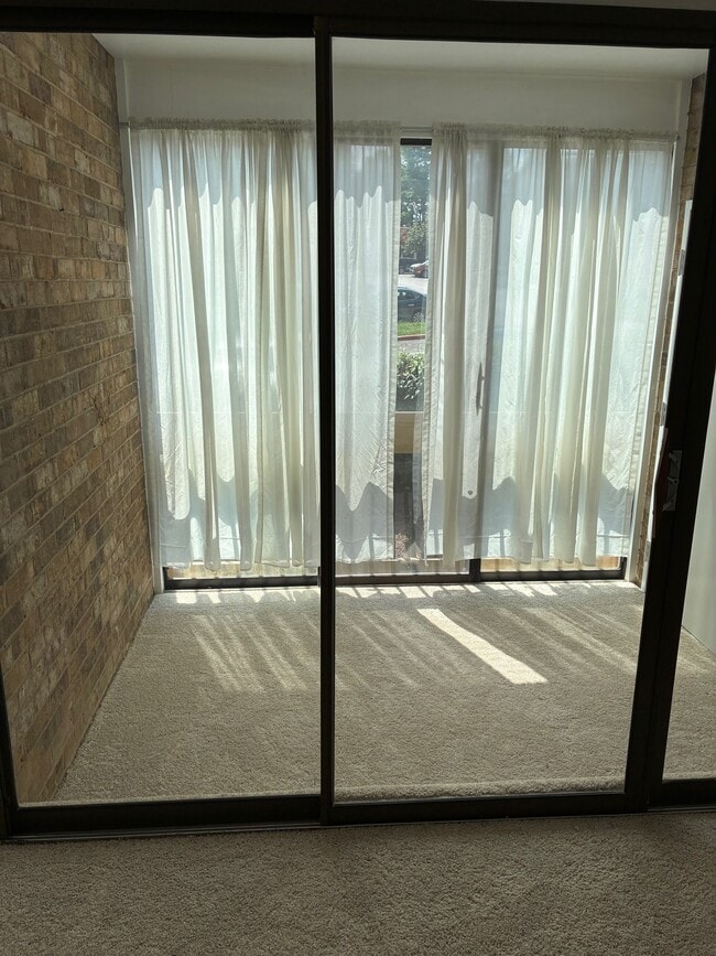 Building Photo - 10570 Twin Rivers Rd Unit D1 Rental