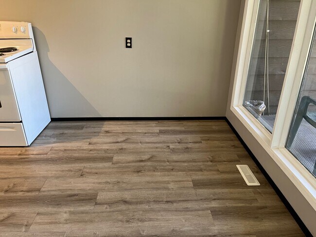 Photo - 3 Bed 1.5 Bath Unit in Olds, AB Unit 14