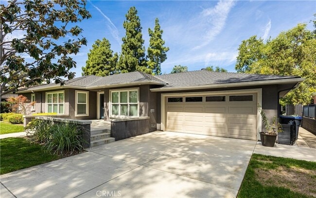 Building Photo - 933 W Riviera Dr