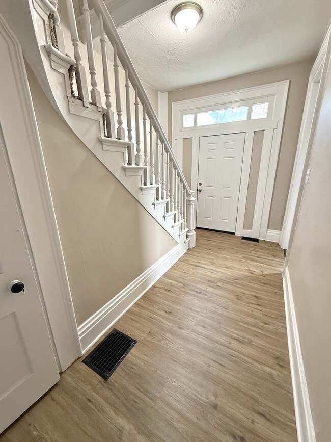 Photo - 1112 Girard Ave