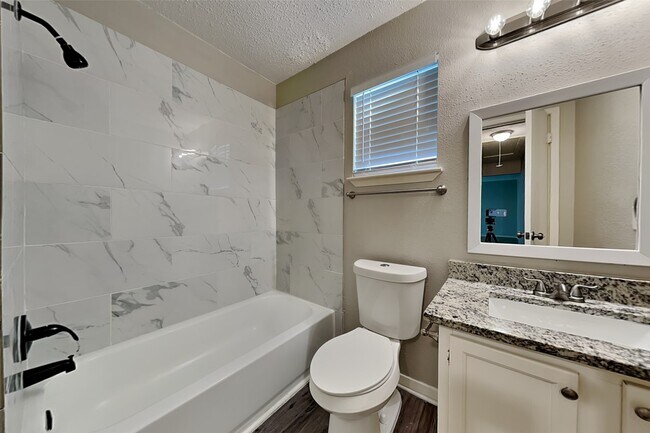 Photo - 18538 Spinney Ln