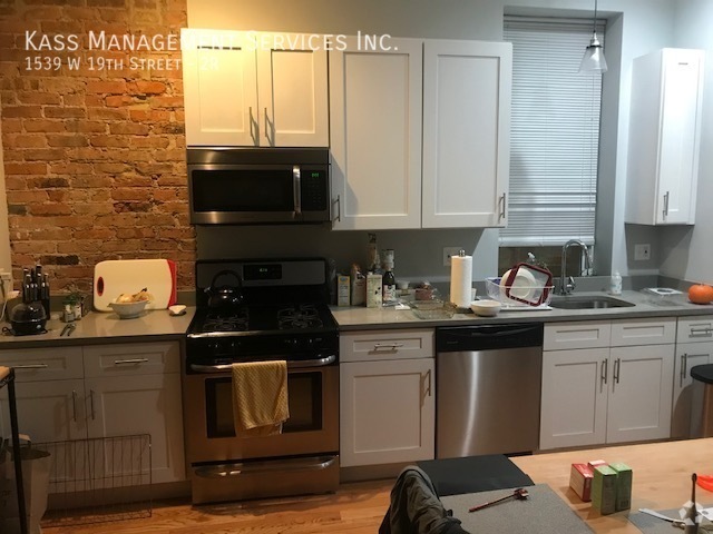 Building Photo - 1539 W 19th St Unit 2R Rental