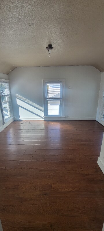 Photo - 865 W 5th St