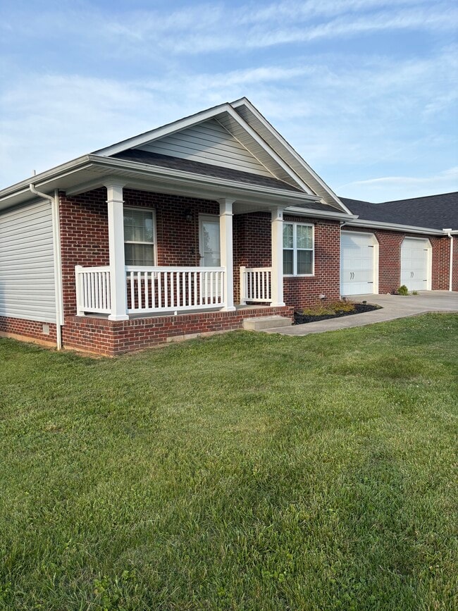 Building Photo - 1548 Thurman Rd